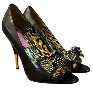 Betsey Johnson Black and Gold Studded Bow Peep-Toe Pump Heels Size 6.5